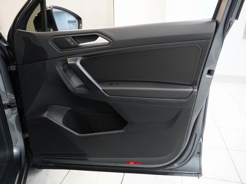 Used 2021 Volkswagen Tiguan SE R-Line image 32