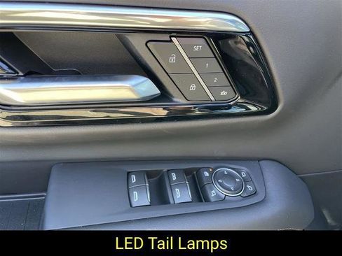 New 2025 Chevrolet Suburban High Country image 32