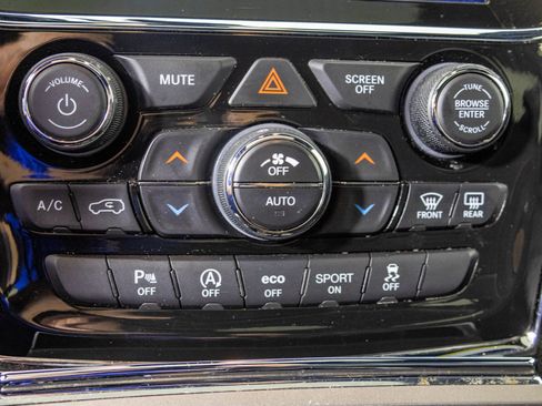 Used 2022 Jeep Grand Cherokee Limited AWD/4WD image 29