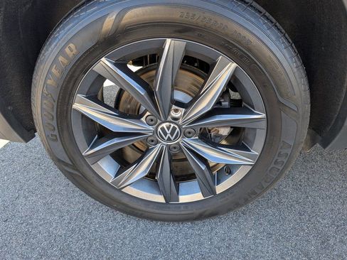 Used 2023 Volkswagen Tiguan SE AWD/4WD image 12