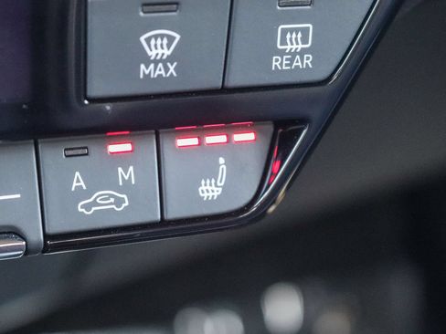 Used 2025 Audi Q4 e-tron Premium w/ Convenience Package AWD/4WD image 26