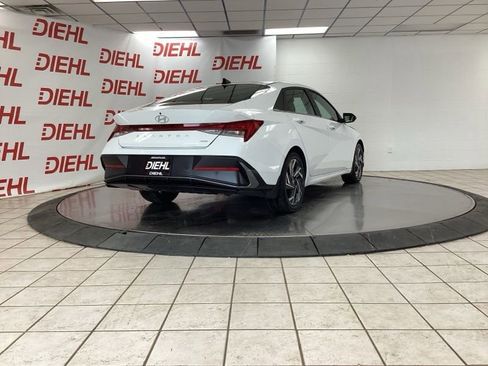 Used 2024 Hyundai Elantra Limited FWD image 7