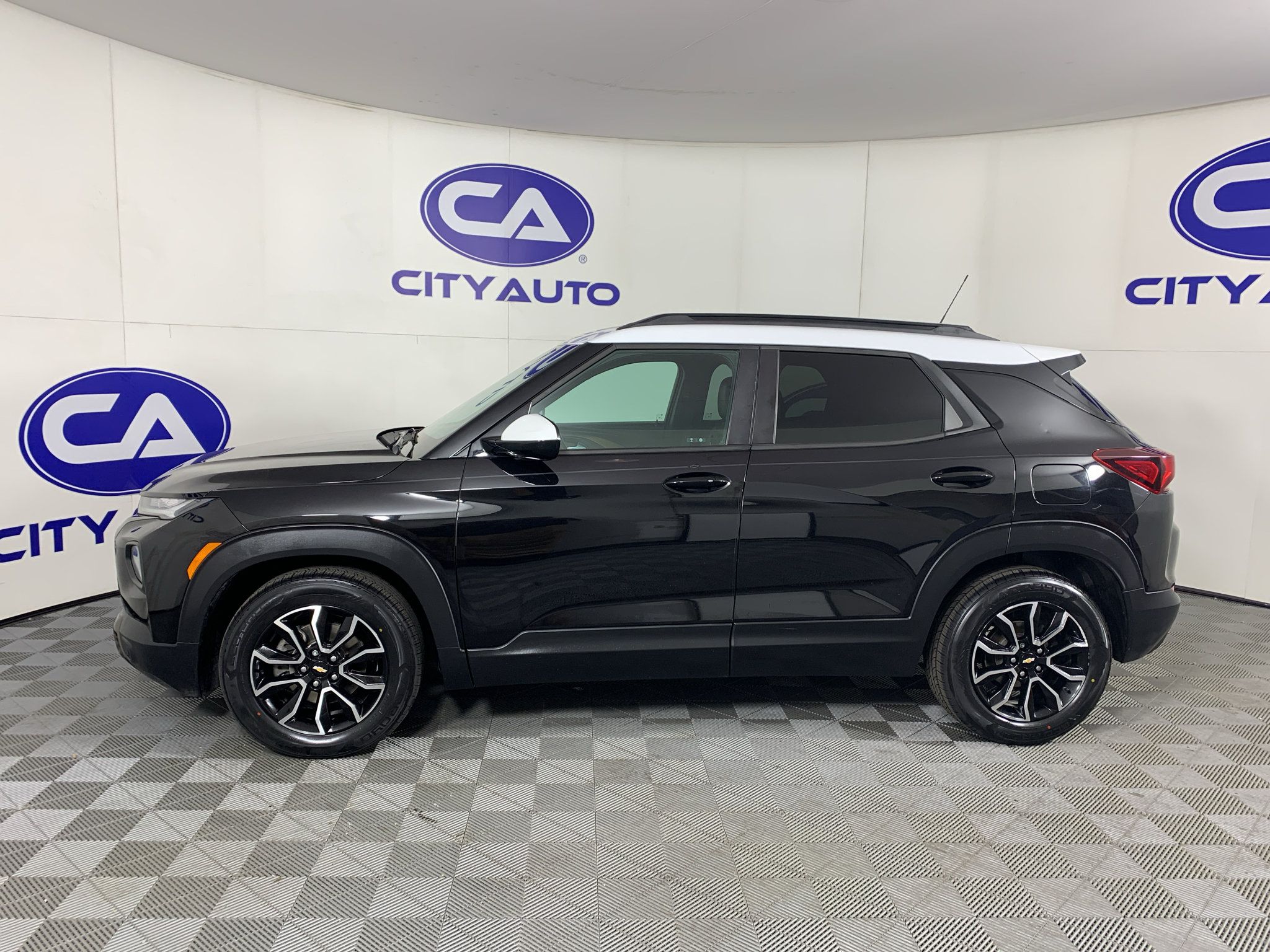 Used 2021 Chevrolet TrailBlazer ACTIV w/ Sun and Liftgate Package FWD image 6