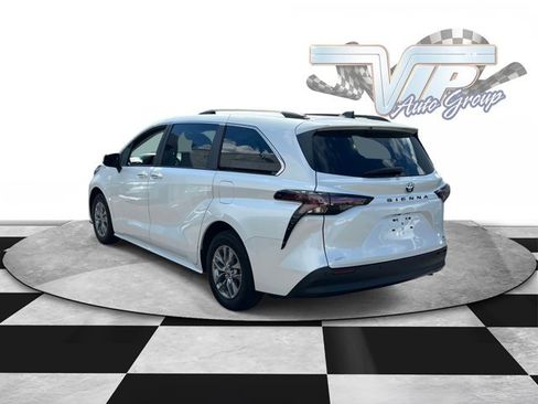 Used 2024 Toyota Sienna XLE w/ XLE Plus Package AWD/4WD image 5