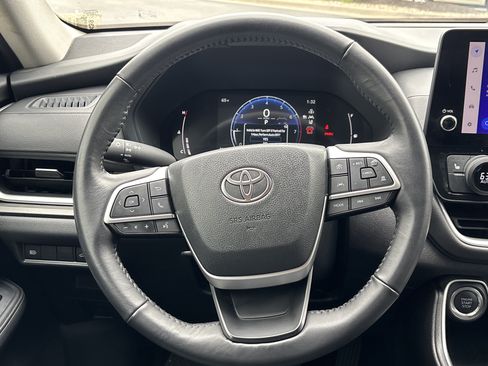 Used 2025 Toyota Grand Highlander FWD image 19