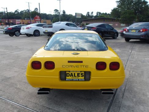 Used 1996 Chevrolet Corvette Coupe RWD image 10