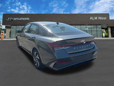 Used 2025 Hyundai Elantra Sport FWD image 7