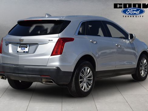 Used 2018 Cadillac XT5 Luxury w/ Driver Awareness Package FWD image 3