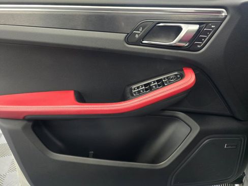Certified 2024 Porsche Macan GTS image 32