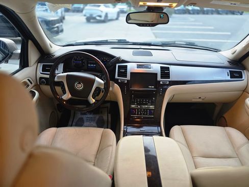 Used 2007 Cadillac Escalade AWD w/ Information Package image 17