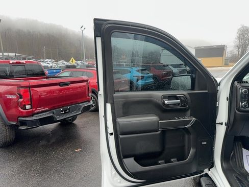 Used 2021 GMC Sierra 1500 AT4 w/ AT4 Premium Package image 11