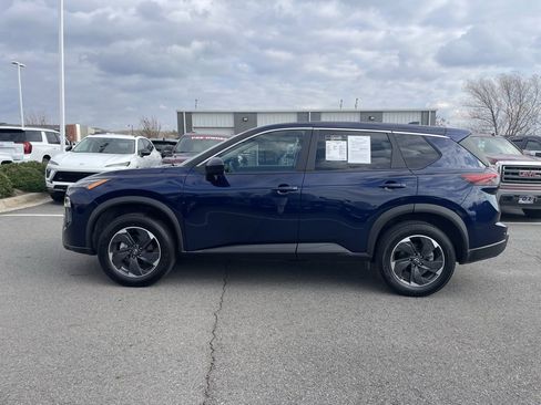 Used 2024 Nissan Rogue SV image 4