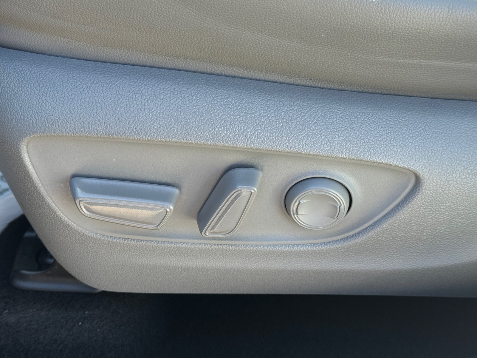 Used 2022 Toyota Highlander XLE AWD/4WD image 18