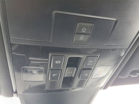 Used 2022 Volkswagen Tiguan SE R-Line image 32