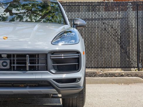 Used 2023 Porsche Cayenne Turbo GT AWD/4WD image 10