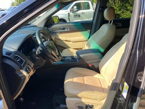 Used 2017 Ford Explorer Limited FWD image 11