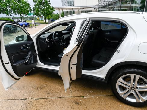 Used 2019 Mercedes-Benz GLA 250 4MATIC image 33
