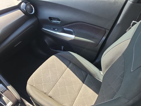 Used 2020 Nissan Kicks SV FWD image 15