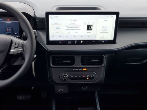 New 2025 Ford Maverick XL image 24