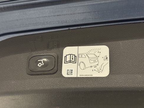 Used 2018 Ford Escape Titanium image 36