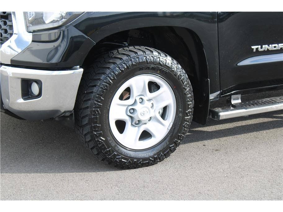 Used 2018 Toyota Tundra SR5 w/ SR5 Upgrade Package AWD/4WD image 6