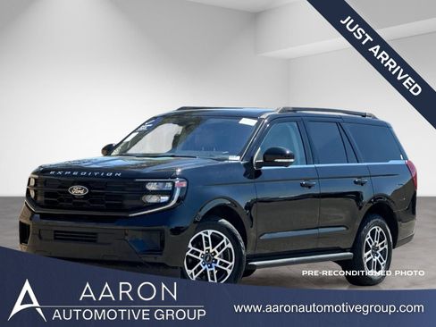 Used 2025 Ford Expedition Active AWD/4WD image 1