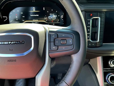 Used 2024 GMC Yukon Denali AWD/4WD image 12