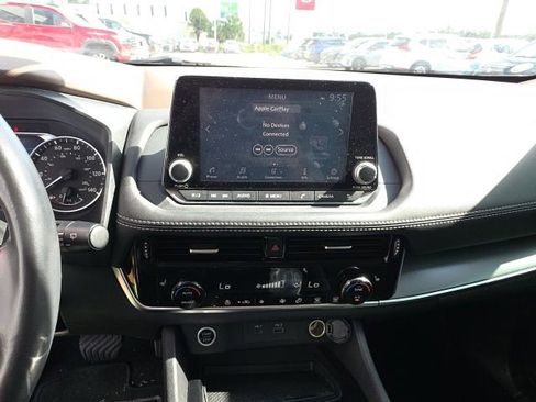 Used 2021 Nissan Rogue SV w/ Premium Package FWD image 18
