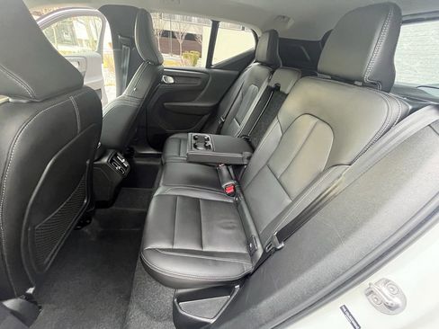 Used 2025 Volvo XC40 B5 Core image 26