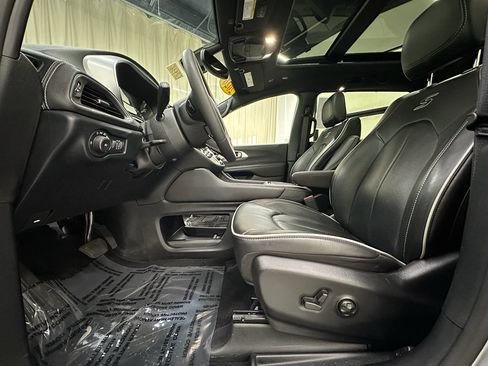 Used 2026 Chrysler Pacifica Limited w/ S Appearance Package FWD image 28