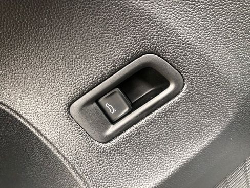 New 2026 Volkswagen Atlas Cross Sport SE AWD/4WD image 6