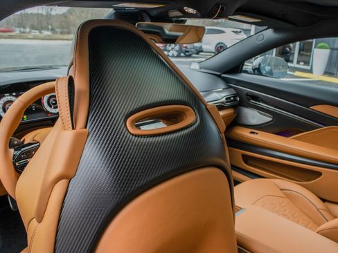 Used 2025 Aston Martin Vanquish RWD image 21