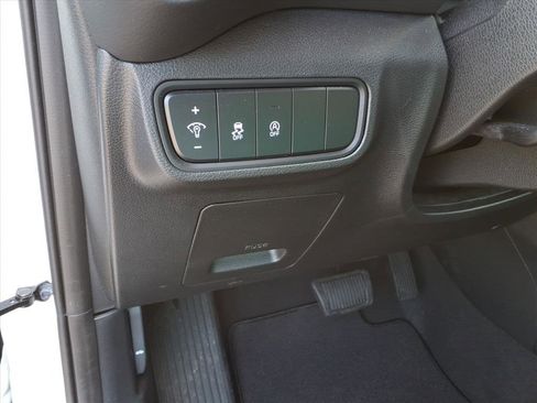 Used 2025 Kia Soul LX w/ LX Technology Package FWD image 21