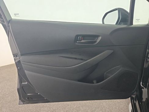 Used 2025 Toyota Corolla LE image 25