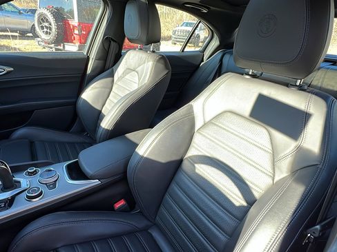 Used 2025 Alfa Romeo Giulia AWD w/ Veloce Package AWD image 18