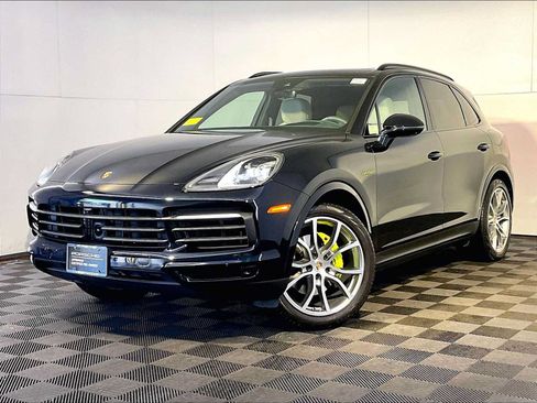 Used 2023 Porsche Cayenne AWD/4WD image 1