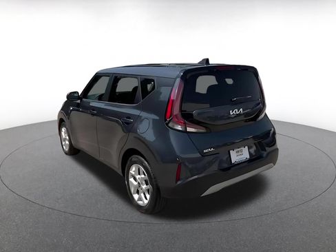 Used 2025 Kia Soul LX w/ LX Technology Package FWD image 10