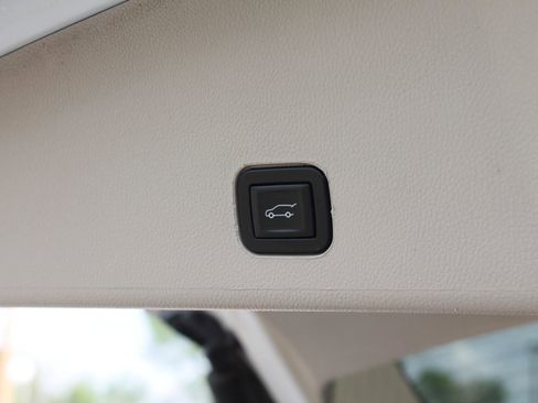 Used 2016 Cadillac SRX Luxury AWD/4WD image 19