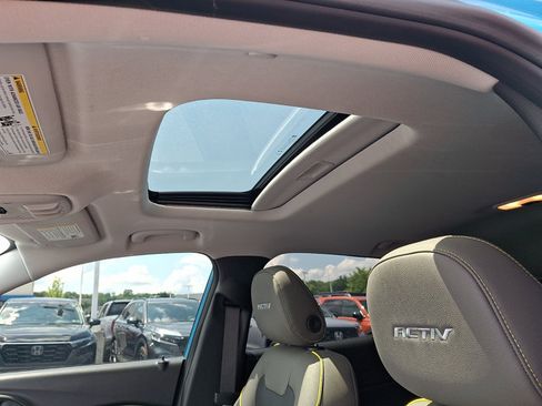 Used 2025 Chevrolet Trax ACTIV w/ Sunroof Package FWD image 14