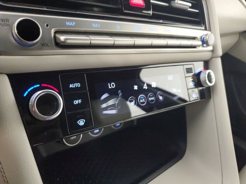 Used 2025 Genesis G70 2.5T RWD image 28
