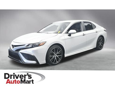 Used 2024 Toyota Camry SE FWD image 1
