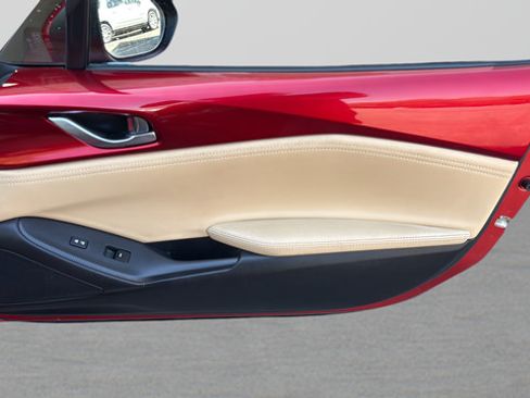 Used 2019 MAZDA MX-5 Miata RF Grand Touring RWD image 27