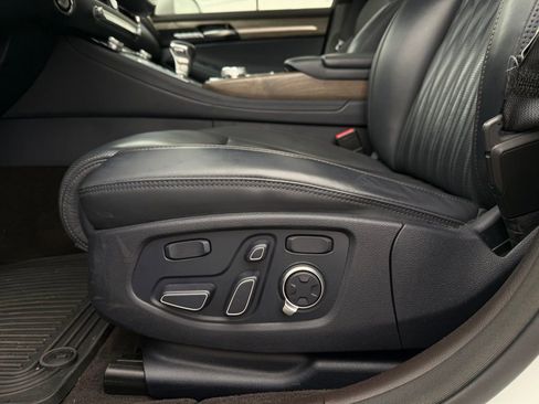 Used 2021 Genesis G90 3.3T Premium RWD image 13