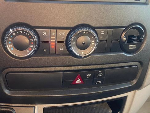 Used 2015 Freightliner Sprinter 2500 image 26