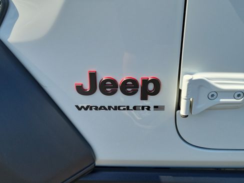 Used 2024 Jeep Wrangler Unlimited Rubicon AWD/4WD image 25