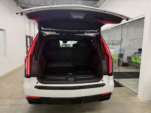 Used 2021 Cadillac Escalade ESV Sport w/ Heavy-Duty Trailer Package AWD/4WD image 19