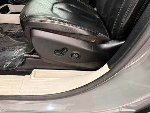 Used 2022 Chrysler Pacifica Touring-L FWD image 13