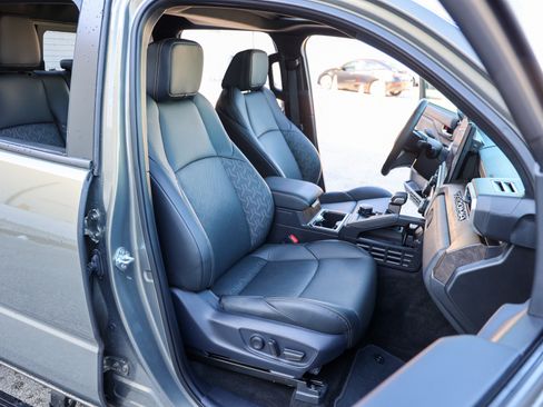 Certified 2025 Toyota Tacoma Limited AWD/4WD image 38