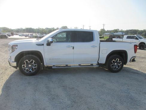 New 2026 GMC Sierra 1500 SLT w/ SLT Premium Package AWD/4WD image 11