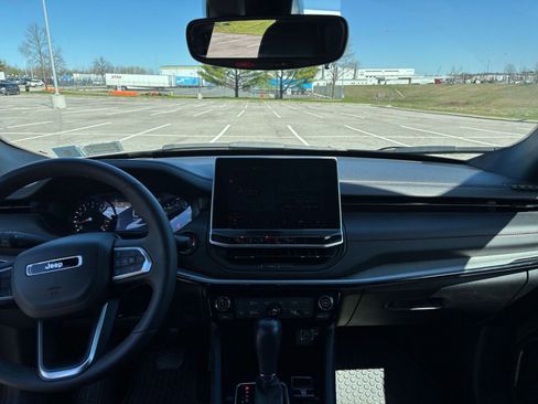 Used 2025 Jeep Compass Trailhawk w/ Trailer Tow Group image 32